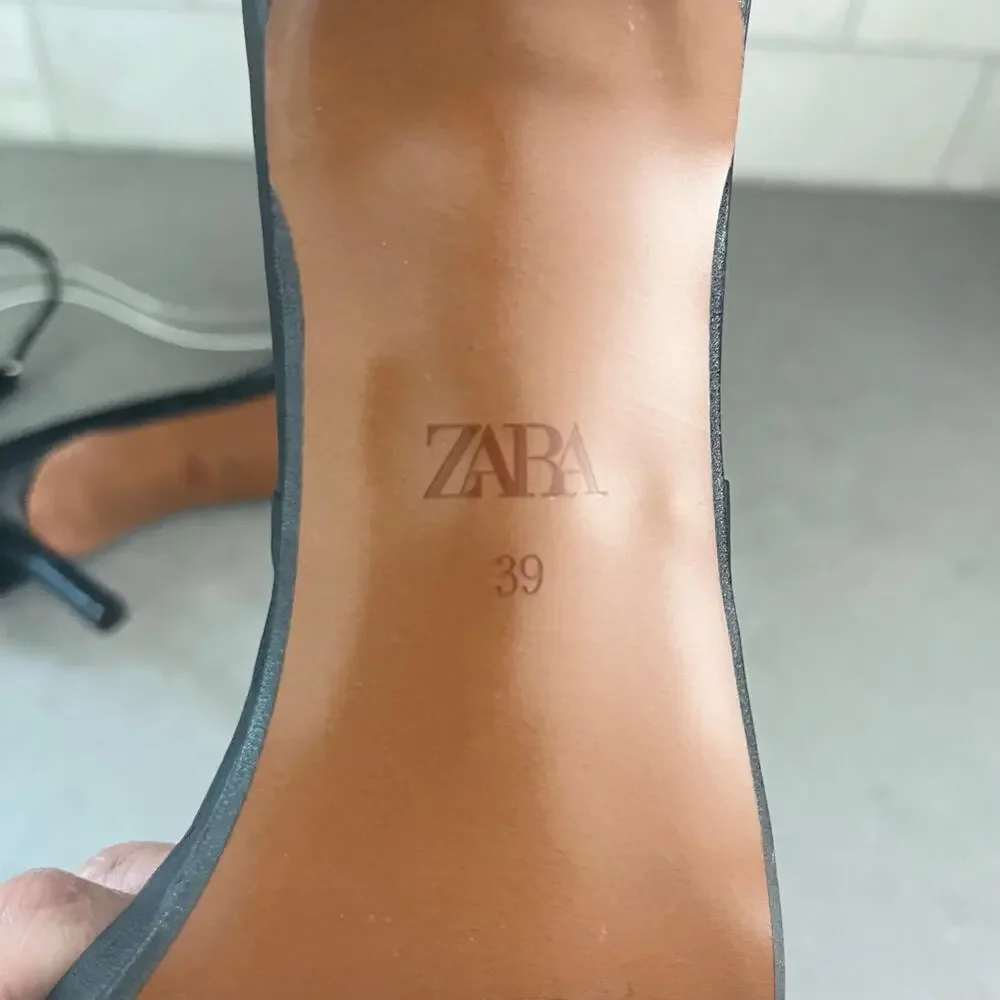 Zara Black Leather Ankle Strap Heeled Sandals Square Toe NWT Size 39 EU - Picture 8 of 13